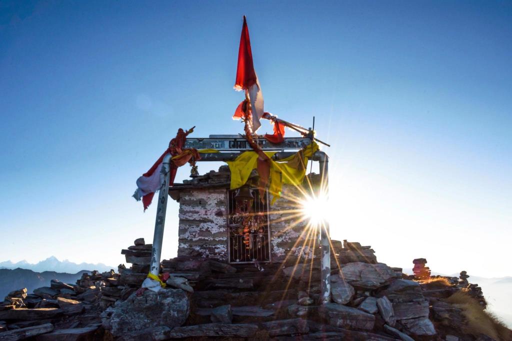 Sunrise at Chaukhamba Peaks